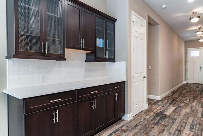 Building Photo - Custom Granville Built Home for Rent in Ol...