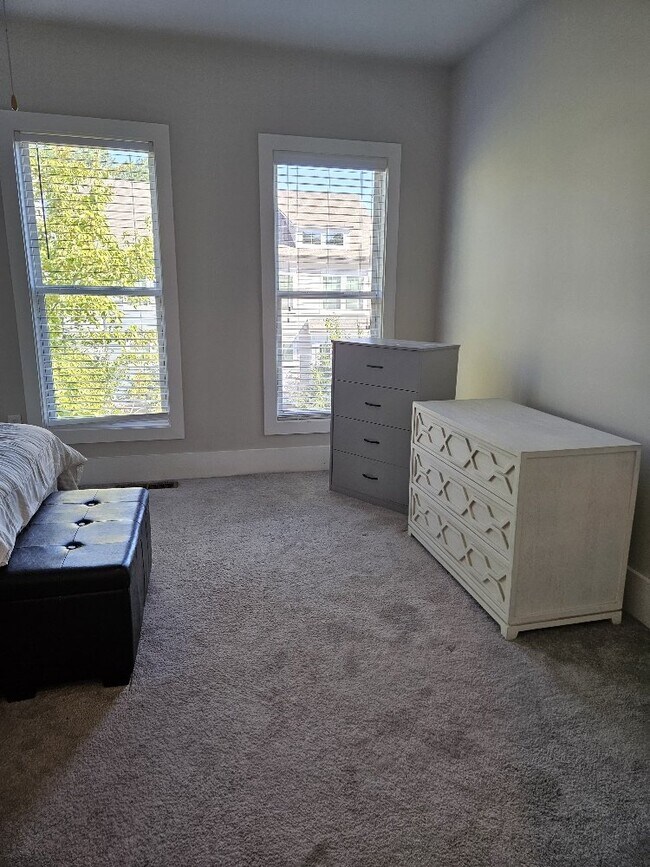 Building Photo - Furnished, short-term lease available now ...