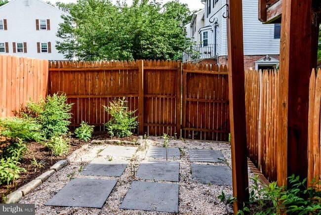 Building Photo - 15043 Cherrywood Dr