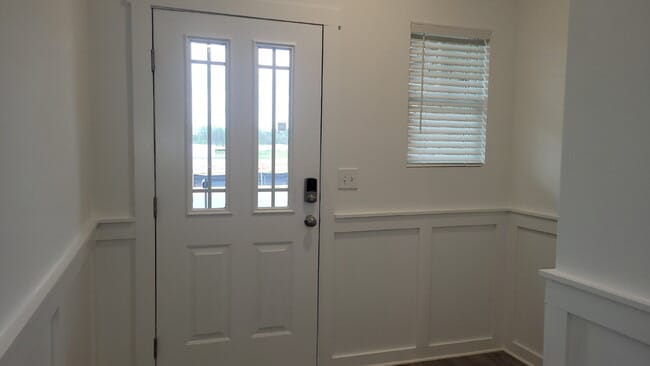 Building Photo - 7589 Discovery Pt Dr NW