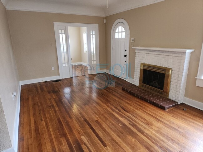 Building Photo - Addorable Newly Updated 3 Bedroom 2 Bathroom Hillcrest Cottage Minutes From UAMS!!!