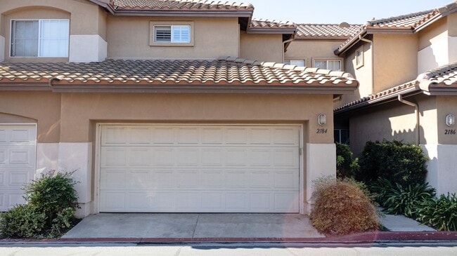 Primary Photo - Gorgeous 3 bedrooms 2.5 baths townhome in ...