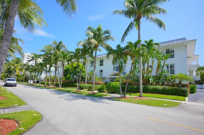 Building Photo - 290 Sunrise Dr