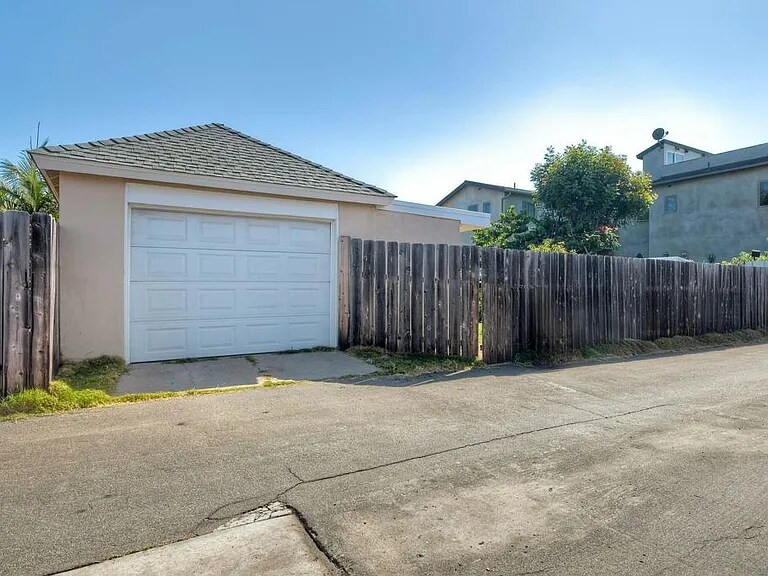 Building Photo - 1831 S Horne St