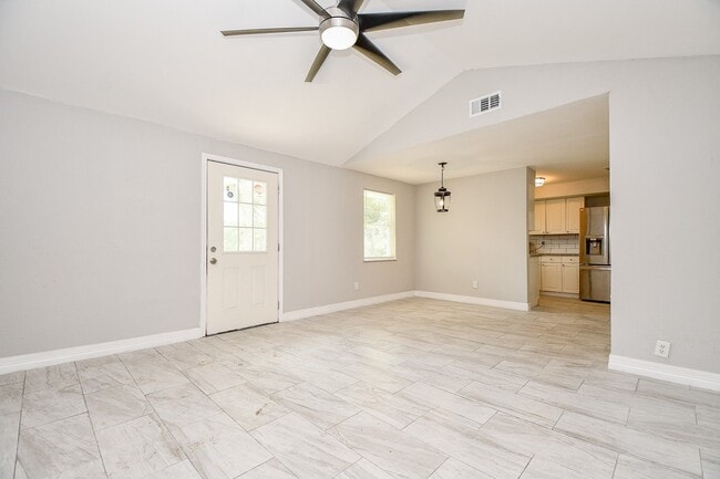 Building Photo - 5811 Greencraig Dr