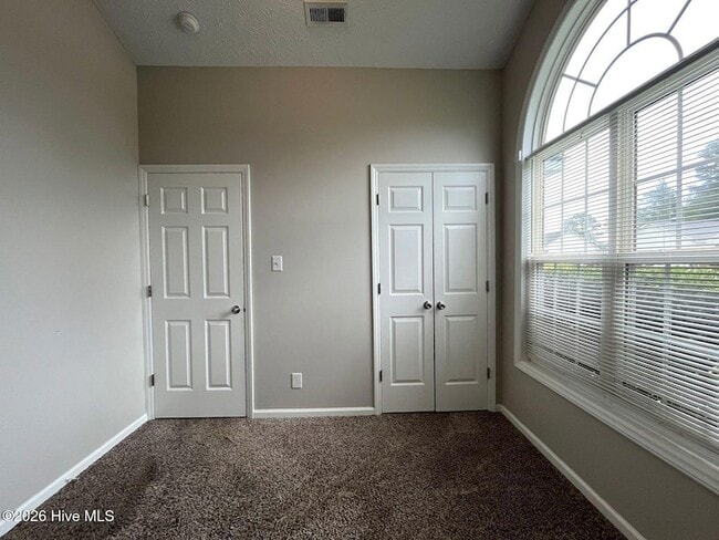 Building Photo - 477 Northwoods Dr