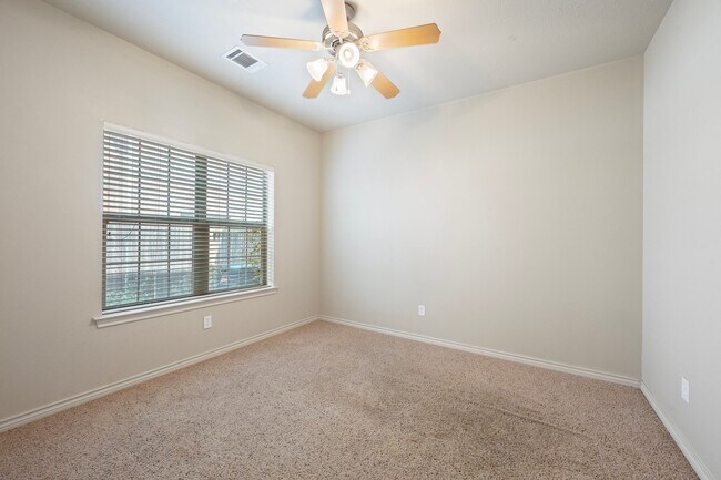 Building Photo - 163 Forest Dr Loop