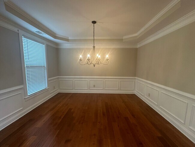 Building Photo - Brick Single Family Rental - 4 bedroom/4.5...