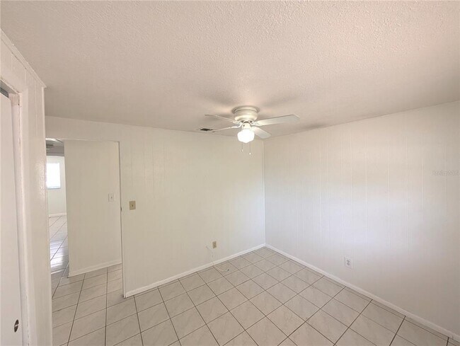 Building Photo - 6024 W Fern St