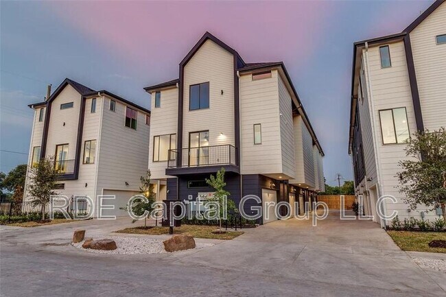 Building Photo - 3308 Birmingham Ave