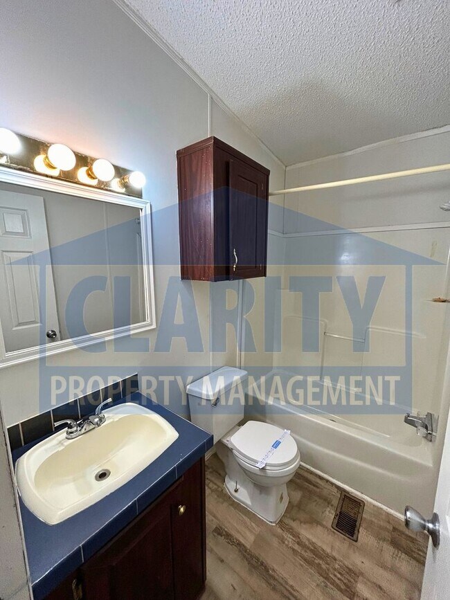 Building Photo - Three bedroom, single level home in Old Fort, TN!