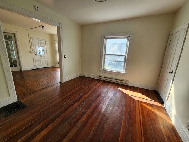 Building Photo - 76 Crandall St