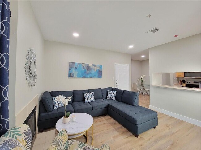Building Photo - Edgecreek Condo for Lease