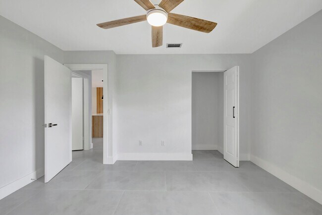 Building Photo - 7898 Eastlake Dr