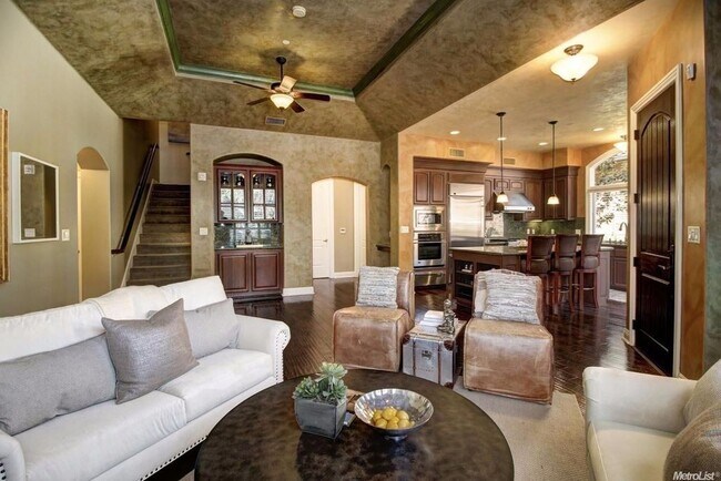 Building Photo - Absolutely Stunning Home in Fabulous Pavilions Place Community