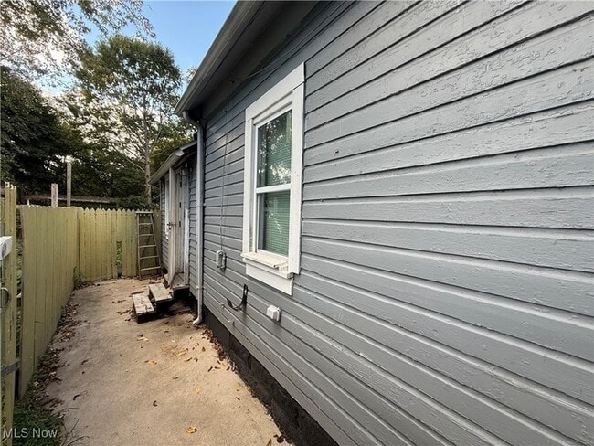 Building Photo - 3152 W 46th St