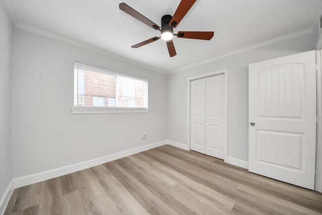 Building Photo - 5542 Holly St