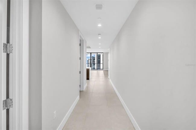 Building Photo - 275 1st Ave S