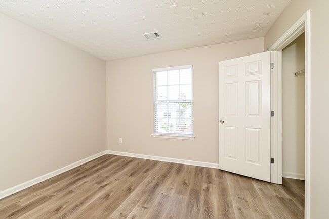 Building Photo - 313 Sarasota Ln