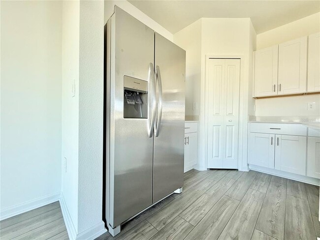 Building Photo - 3783 NE 30th Ter