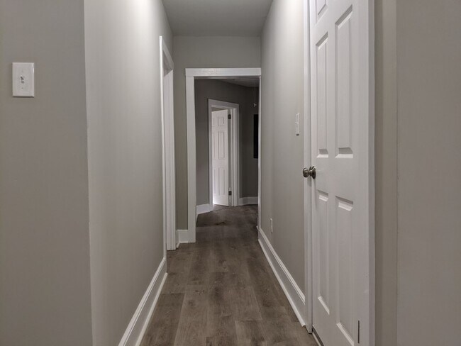 Building Photo - 2861 Forrest Hills Dr SW