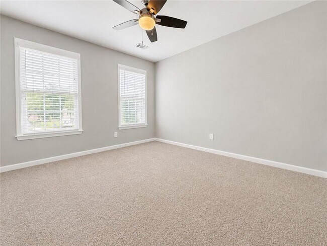 Building Photo - 1707 Hidden Pond Cir