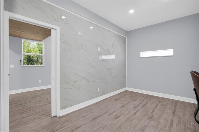 Building Photo - 7401 1/2 1st Ave N