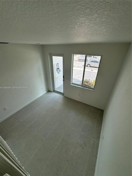 Building Photo - 738 SE 13th Ct