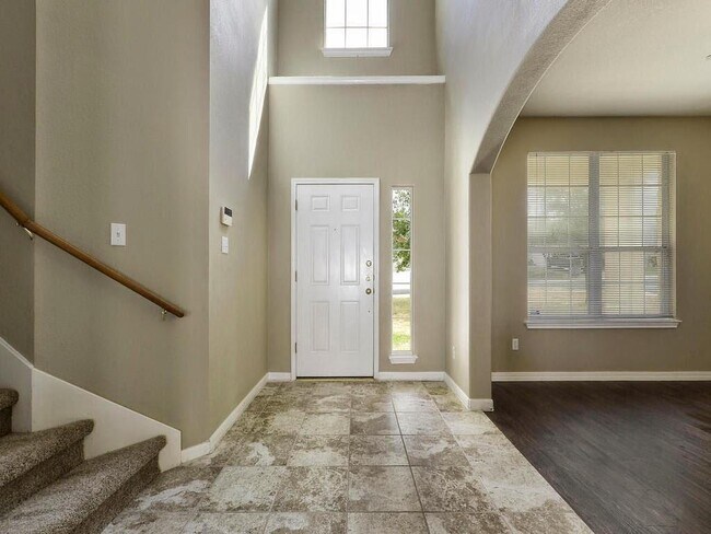 Building Photo - 1412 Briar Hill Dr