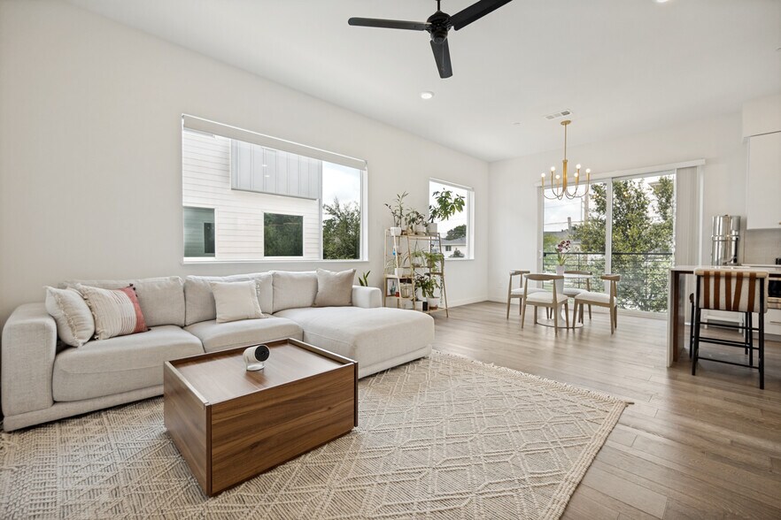 Living Room - 5018 Bryan St
