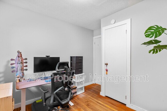 Building Photo - 68 Greeley St