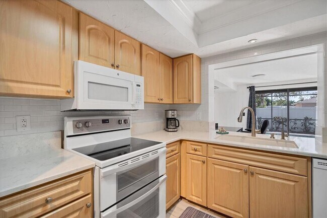 Building Photo - 2926 Captiva Dr