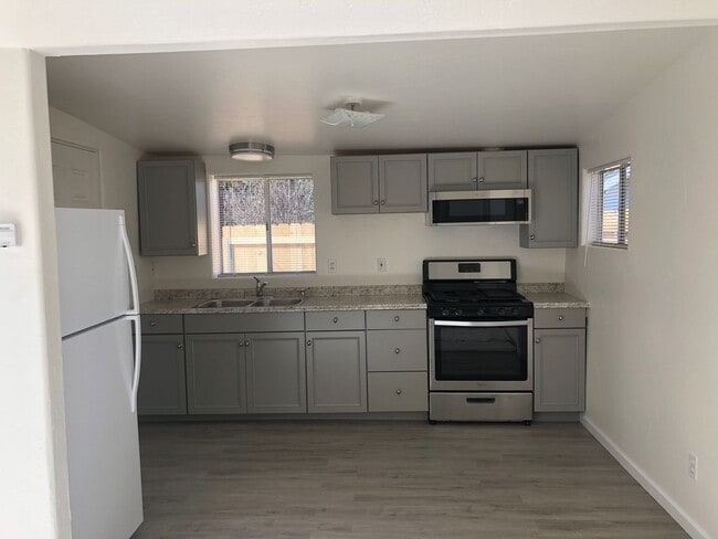 Building Photo - 5455