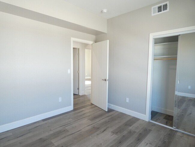 Building Photo - 1626 S La Brea Ave