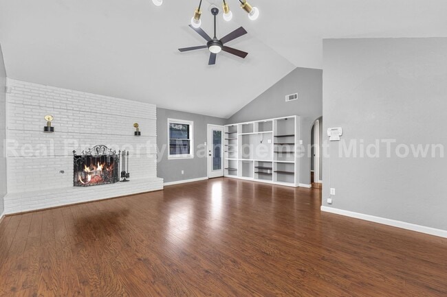 Building Photo - 2907 Ashbury Dr