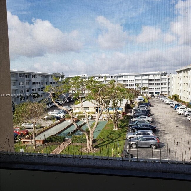 Building Photo - 410 SE 2nd St