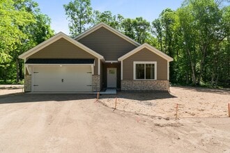 Building Photo - 35662 Bonnie Lakes Rd