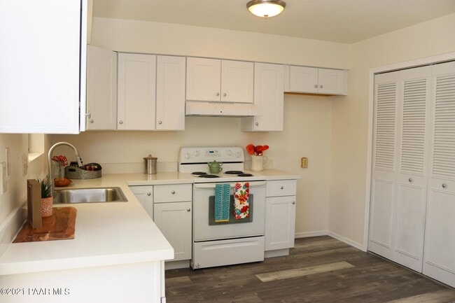 Building Photo - 2-Story Two Bedroom Townhouse West Prescott
