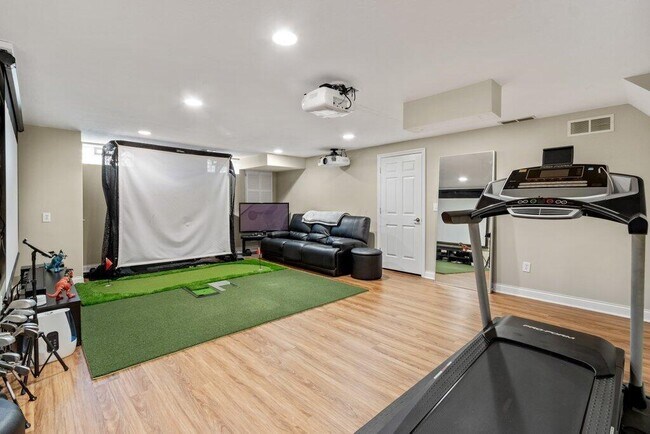 Building Photo - 5173 Claridge Dr