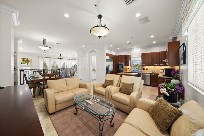 Building Photo - 514 N Birch Rd