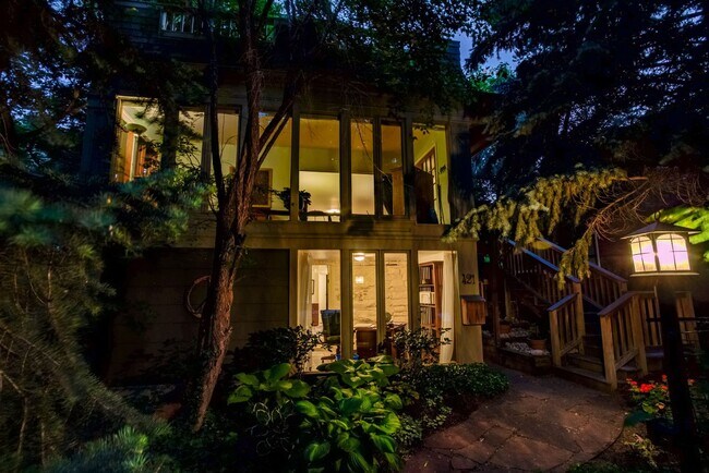 Building Photo - Quintessential Boulder Cottage in Mapleton...