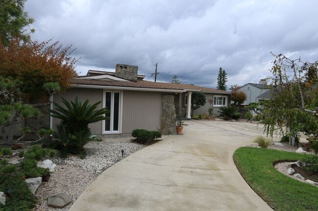 Building Photo - Westchester Home in Kentwood Neighborhood