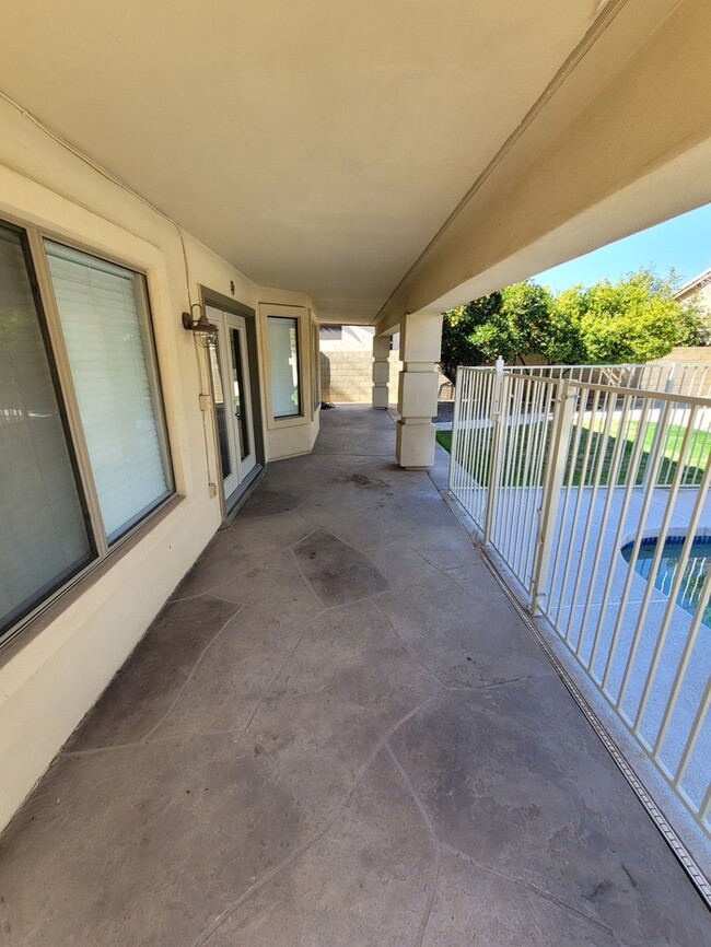 Building Photo - Two story 4/3 for rent in NE Phoenix