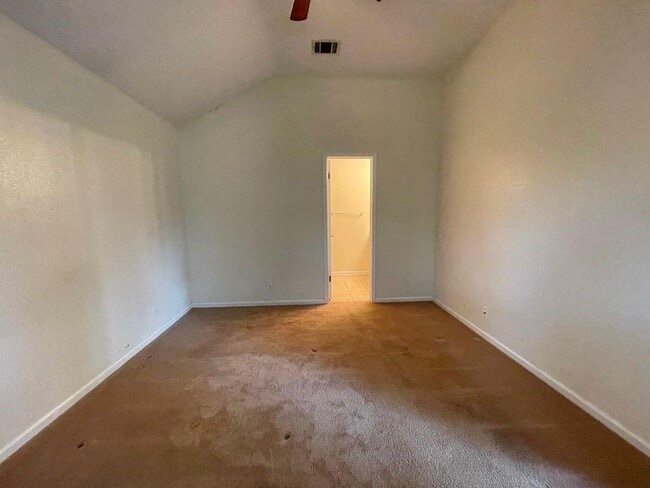 Building Photo - 205 Juniper Dr