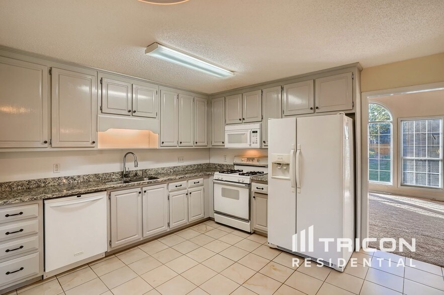 Building Photo - 4006 Cinnamon Fern Ln