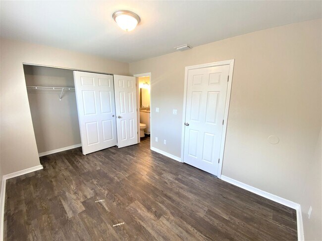 Building Photo - 1936 Sunshine Blvd