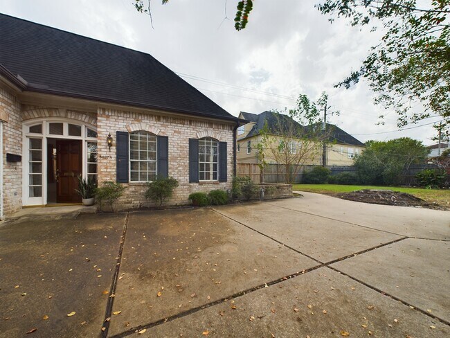 Building Photo - 5627 Winsome Ln