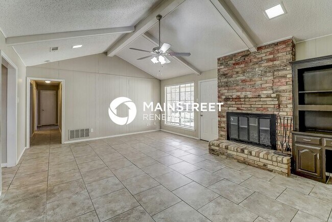 Building Photo - 4 Bedroom Pet-Friendly Home in DeSoto, TX with Main Street Renewal