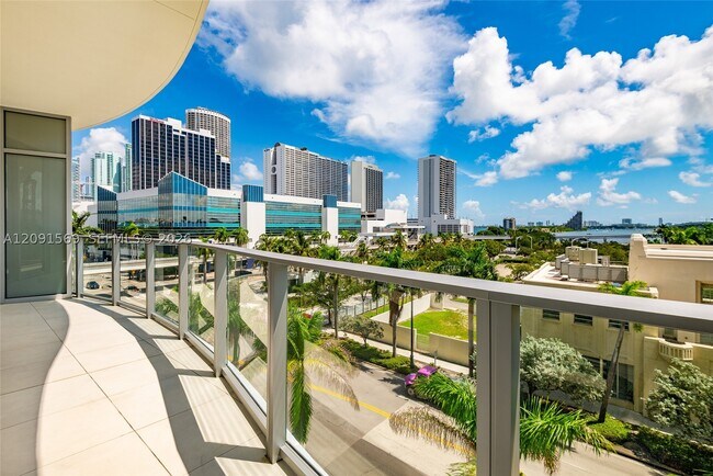 Building Photo - 1400 Biscayne Blvd