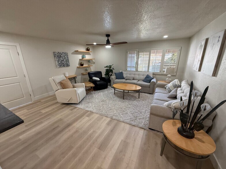 Building Photo - 8701 El Chapul Way